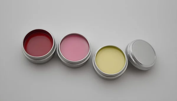 50 lip balms (10g each)